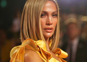 Besando a Ben Affleck, Jennifer López festeja su cumpleaños 52