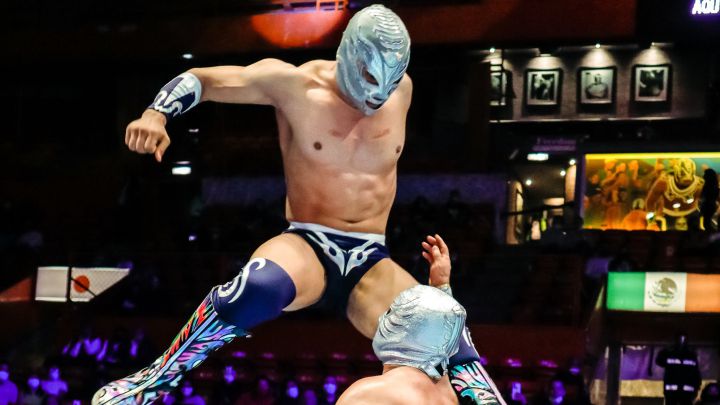 Titán durante su combate contra Carístico en la Arena México