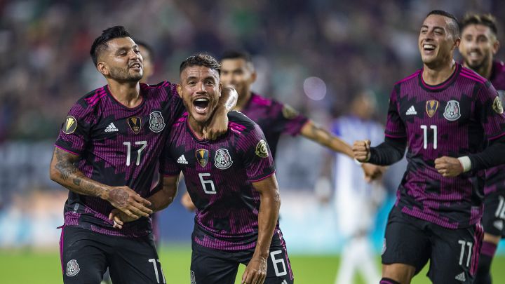 Jonathan dos Santos festeja un gol en Copa Oro