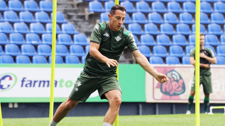 Guardado volvió a ser titular con el Betis en partido amistoso