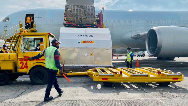 Arriban a México más de 310 mil vacunas Pfizer