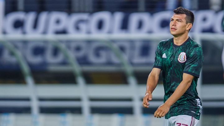 Hirving Lozano aún no tiene fecha para regresar a las canchas