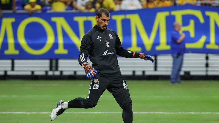Nahuel Guzmán durante un partido de Tigres