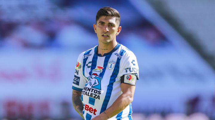 Víctor Guzmán en un partido del Pachuca