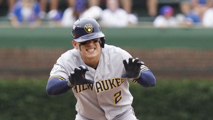 Luis Urías durante un partido con Milwaukee