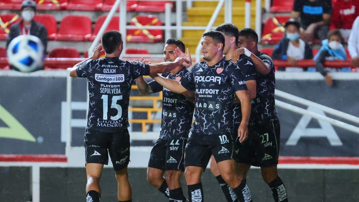Necaxa no tuvo piedad y goleo a Pumas
