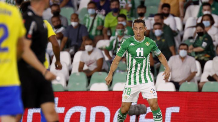 Andrés Guardado durante el partido contra el Cádiz