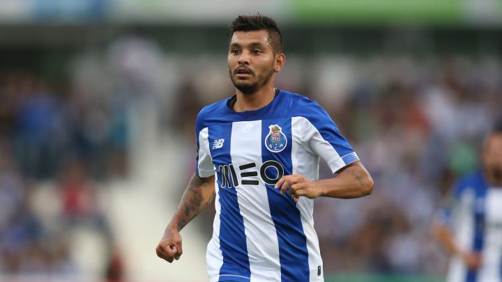 AC Milan buscaría el fichaje del Tecatito Corona