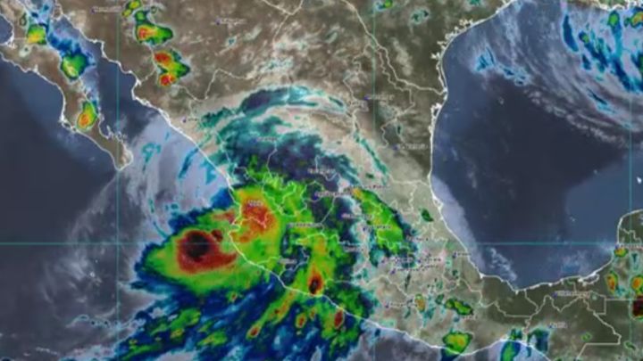 Huracán “Nora”, categoría 1, toca tierra en Jalisco