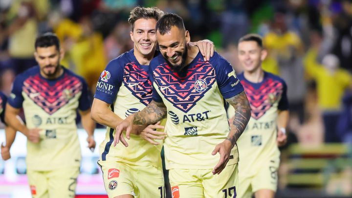 Jugadores del América festejan el gol contra León
