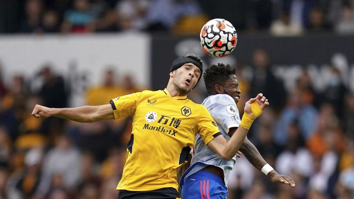 Raúl Jiménez fue titular en el juego entre Wolves y Manchester United