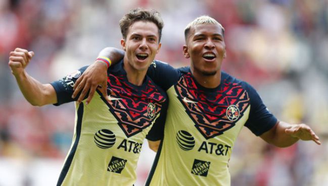 Sebastián Córdova y Roger Martínez