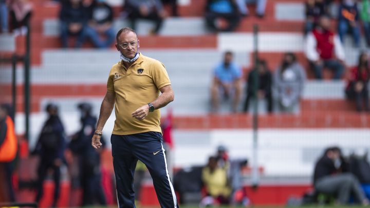 Pumas alineación