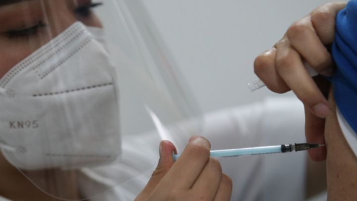¿Qué han dicho los expertos de la UNAM sobre la efectividad de las vacunas en las nuevas variantes COVID?