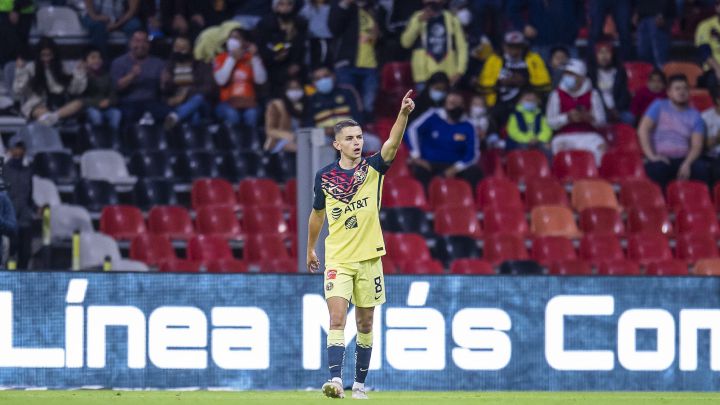 Álvaro Fidalgo festeja un gol con el América