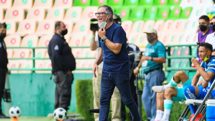 “Los futbolistas no son máquinas”: Ariel Holan