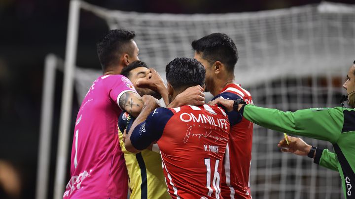 Las dos rojas a Chivas que no habría perdonado el VAR