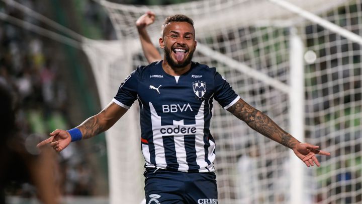 Duván Vergara festeja el segundo gol de los Rayados