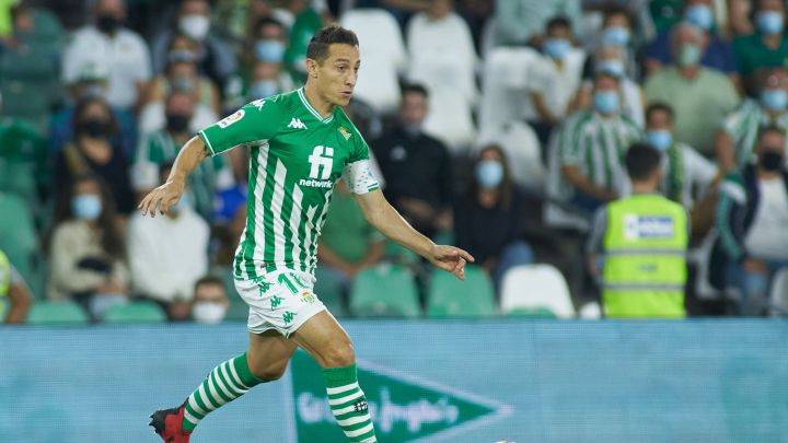 Andrés Guardado durante un partido con el Real Betis en la Liga de España