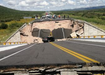 Colapsa puente vehicular en San Luis Potosí; hay una persona fallecida