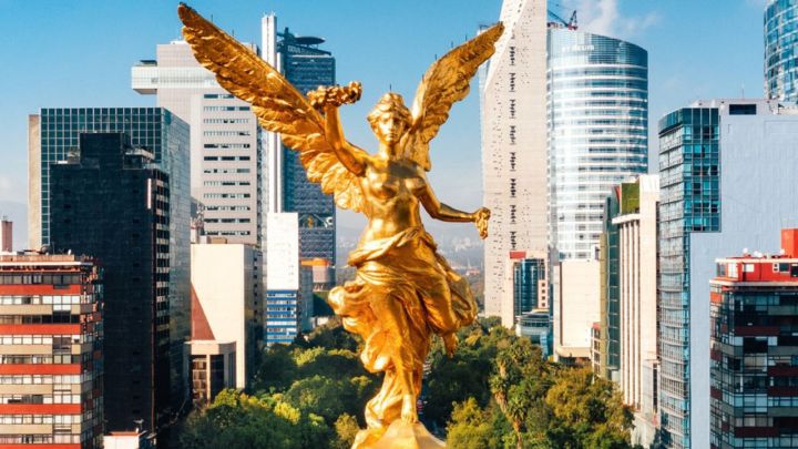 Quitan vayas del Ángel de la Independencia después de 2 años
