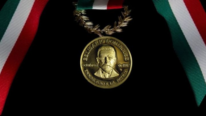 Entregan medalla Belisario Domínguez a Ifigenia Martínez y Manuel Velasco-Suárez
