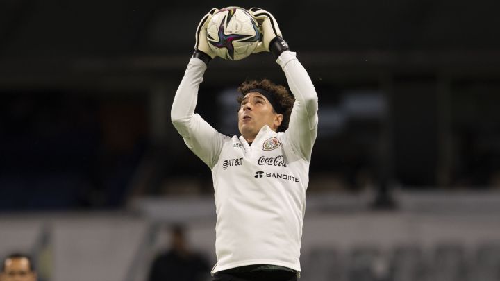 Guillermo Ochoa, cerca de marca histórica de Cuauhtémoc Blanco