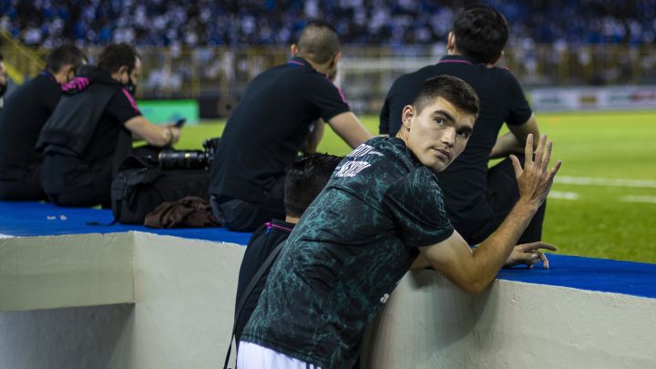 Johan Vásquez anota en su debut y le da el empate al Genoa