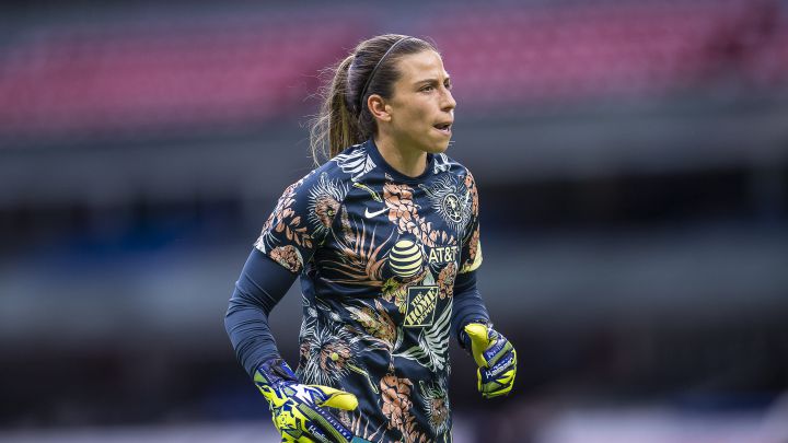 Renata Masciarelli, portera de América, molesta porque lucran con sus guantes