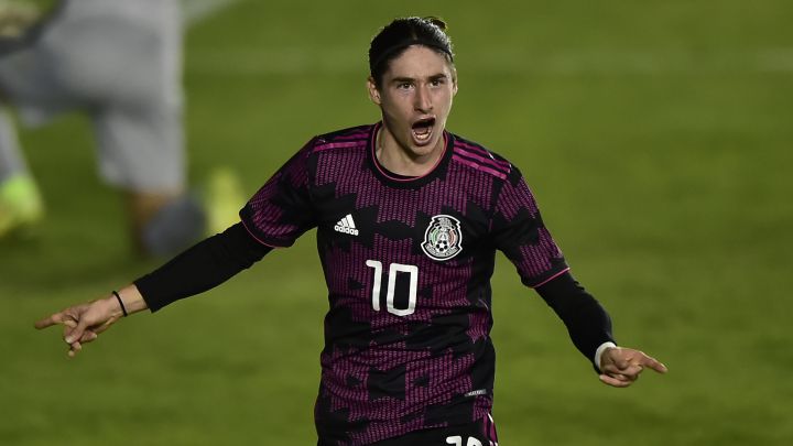 Marcelo Flores festeja un gol con el Tri Sub 20