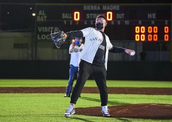 Julio Urías recibe el premio Warren Spahn 2021