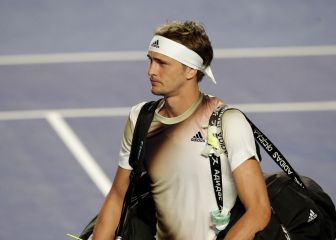 Zverev enloquece y golpea silla de juez tras ser eliminado en dobles