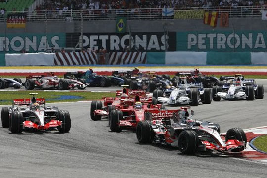 Alonso barre a los Ferrari