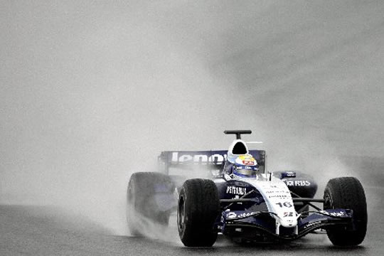 Rosberg destroza su Williams en Montmeló