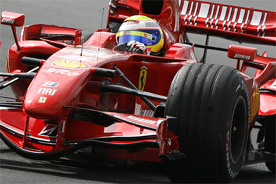 Los Ferrari también dominaron la segunda sesión; Alonso, octavo