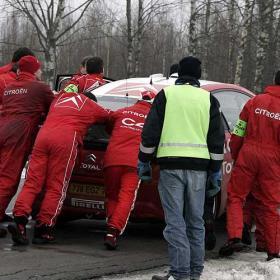 Latvala es líder, Loeb abandona Latvala es líder, Loeb abandona