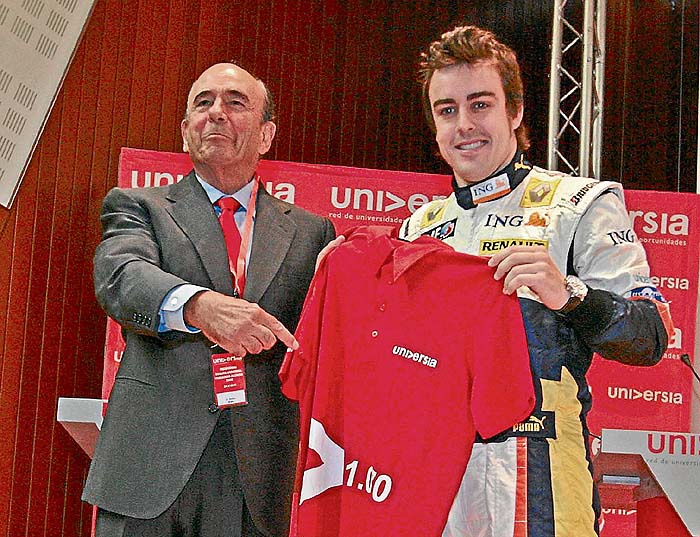 El Santander presiona por Alonso en Ferrari