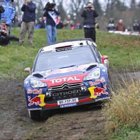 Loeb, campeón del mundo tras abandono de Hirvonen Loeb, campeón del mundo tras abandono de Hirvonen