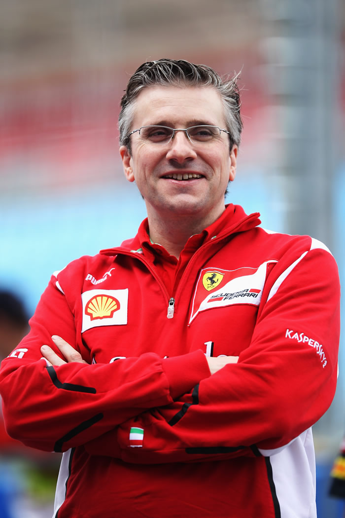 Pat Fry cuestiona "los métodos de trabajo" que sigue Ferrari