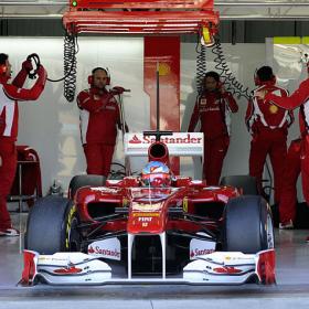 Alonso, el más rápido en un día marcado por la lluvia Alonso, el más rápido en un día marcado por la lluvia