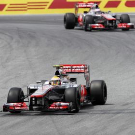 Hamilton batió a Button desde la última posición Hamilton batió a Button desde la última posición