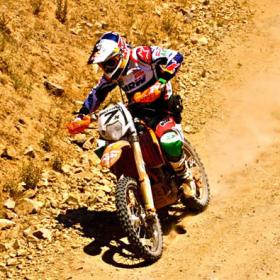 Coma tercero en la Baja 500 con la moto medio rota Coma tercero en la Baja 500 con la moto medio rota