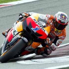 Stoner gana y alcanza a Lorenzo en el Mundial Stoner gana y alcanza a Lorenzo en el Mundial