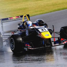 Clase magistral de Sainz Jr. con la pista mojada Clase magistral de Sainz Jr. con la pista mojada
