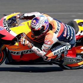 Casey Stoner solventa sus problemas y marca la pauta Casey Stoner solventa sus problemas y marca la pauta