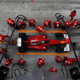 Spa examina el 'pit stop' vertiginoso de Ferrari Spa examina el 'pit stop' vertiginoso de Ferrari