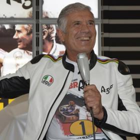 "Ojalá Lorenzo impida a Rossi batir mi récord" "Ojalá Lorenzo impida a Rossi batir mi récord"