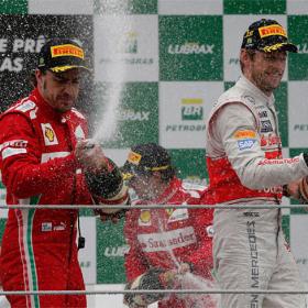 La prensa destaca el triplete de Vettel y se rinde a Alonso La prensa destaca el triplete de Vettel y se rinde a Alonso