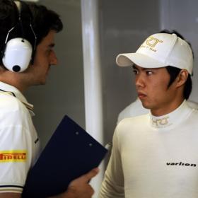 Qing Hua negocia con dos equipos y 'ahoga' más a HRT Qing Hua negocia con dos equipos y 'ahoga' más a HRT