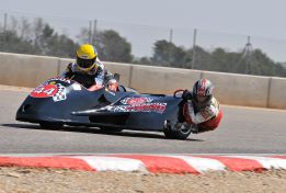 Dos "currantes" ante el reto del sidecar en la isla de Man Dos "currantes" ante el reto del sidecar en la isla de Man